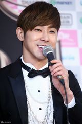 高清组图：东方神起巡演启动 首尔站亮相西装帅气