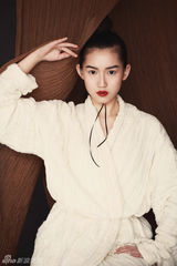 组图：苏青武侠穿越写真 刚柔并济演绎东方不败