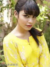 高清组图：凡妮莎-哈金斯杂志写真 吊带装秀热带风情