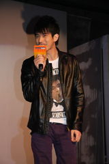 幻灯：吴建飞携三“天使”亮相 谈新片《澳门往事》