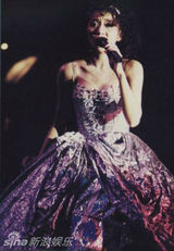 策划：回顾梅艳芳经典舞台 百变造型成传奇