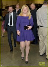 组图：米兰达笑傲乡村奖 泰勒携帅大叔献唱