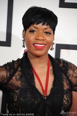 组图：黑人歌手范塔莎-巴里诺透视黑裙红唇抢镜