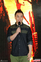 组图：城市游戏窦骁秀臂肌 自曝不介意姐弟恋