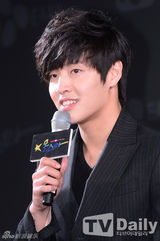 组图：龙俊亨出道5年首触电《Monster》发布