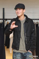 组图：陈冠希举办改版签书会 自曝与女友无结婚打算