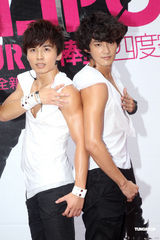 高清组图：LOLLIPOP F预售新碟 秀身材男孩变男人