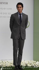 组图：李秉宪李珉廷大婚甜蜜互送吻 群星道贺