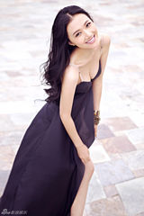 组图：内地女星韩雯雯性感化身摩登女神