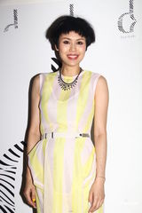 组图：何嘉莉预产期为9月 吴雨霏惹整容疑云