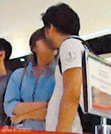 组图：李心洁老公彭顺出轨与26岁歌手热吻