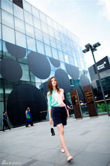 组图：鲍天琦变身冰激凌系美少女慵懒迷人