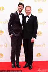 组图：杰西-泰勒-弗格森携同性丈夫现身