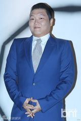 组图：崔智友被拍丑照 鼻孔朝天妆容惨白