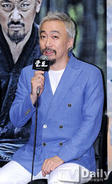 组图：韩片《群盗》试映 河正宇等出席