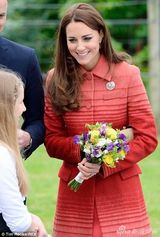 组图：凯特王妃秀搞怪百变表情 一反优雅形象