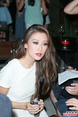 组图：谢婷婷参加酒会 林德信自称打扮像德普