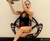 组图:Lady Gaga挑战冰水浇身 表情淡定女神范儿
