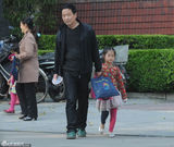 组图：马伊琍现身上海街头 独自逛街略显憔悴