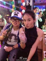 组图：世界杯嗨起来！明星球迷熬夜看比赛