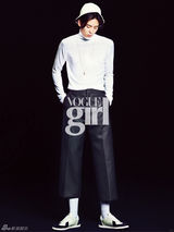 组图：韩女星闵孝琳拍写真豪坐男模大腿