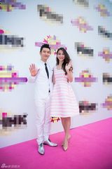 组图：黄晓明开店卖甜品 Angelababy甜蜜助阵力挺男友