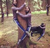 组图：奥斯卡新晋男配被玩坏 遭PS熊抱朱莉大腿