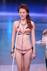 组图：港姐泳装环节吸睛 挺美乳扭蛮腰热辣辣