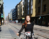 组图：朱婧芬兰献唱 异国街拍展秋日时尚