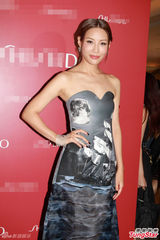 组图：李嘉欣爱子容貌被拍曝光 怒斥不妥当