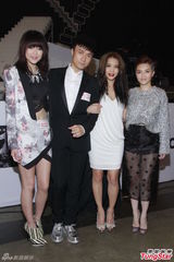 组图： 古巨基为妻练韩文歌 指生小孩要看缘份