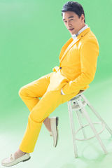 组图：王耀庆儒雅风趣写真 难掩职男气息