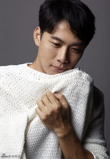 组图：戚玉武时尚写真  一面暖男一面萌