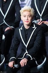 独家高清：EXO出道两年首开唱 11成员一夜长大