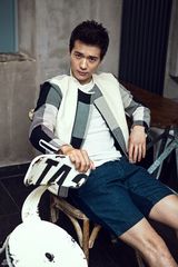 组图：高云翔潮范十足大片 随性本色表情迷人