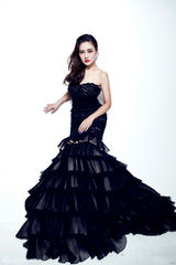 组图：樊蕊黑色娇娃写真展现成熟女人魅力