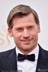 组图：《权力的游戏》尼可拉-科斯特现身红毯