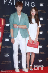 组图：韩星崔振赫崔汝真清爽亮相活动