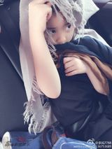 组图：黄磊老婆孙莉晒闺女娇羞照 多多大眼灵动