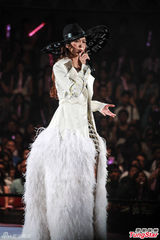 薛凯琪透视装激吻黄伟文 避谈房祖名把妹闯祸