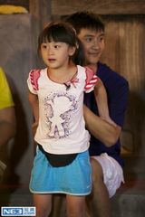 组图：亲子真人秀星爸萌娃PK 呆萌奥莉虏获人心