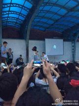 组图：大四男生求婚老师 毕业不带学妹带老师