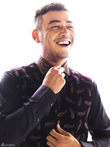 组图：杨烁笑容灿烂 阳光爽朗感染力足