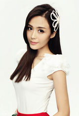 组图：汤晶媚写真自然清新展甜美笑容