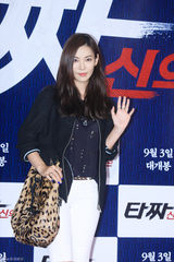 独家：崔丹尼尔宣传新片戴眼镜似哈利波特