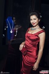 组图：巩俐与钟楚红巴黎盛装斗艳 优雅动人