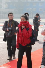 组图：北影放榜日最美工作人员与考生竞艳