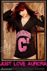 组图：长发靓模服饰写真秀美腿 露乳沟电眼迷人