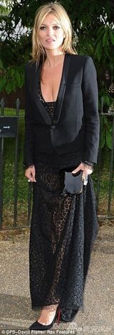 组图：黑珍珠被抢男友后亮相 捧场派对心情大好