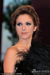 高清图：《在某处》首映  小范宁 露肩蓝裙宛若精灵